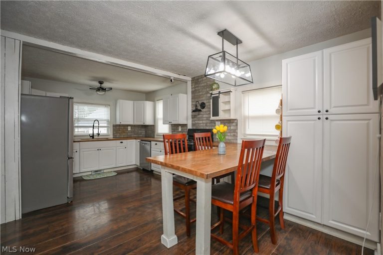 2721 Meadow Drive, Akron, OH - Photo 6