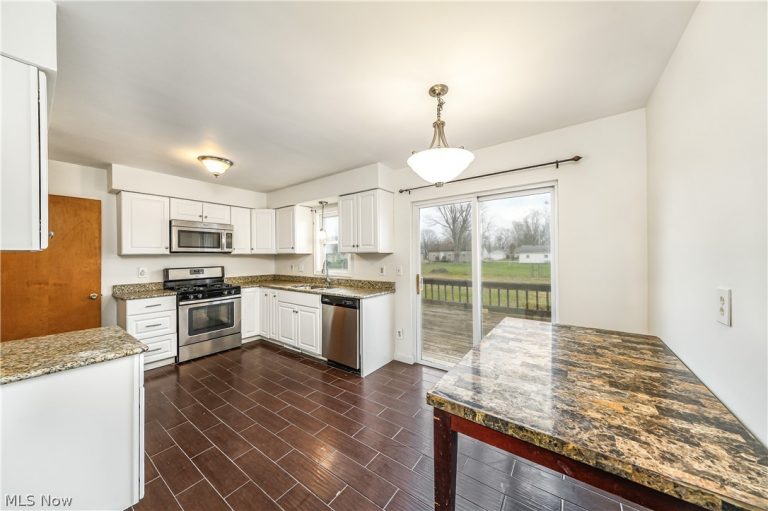 5216 Kuszmaul Avenue, Warren, OH - Photo 3