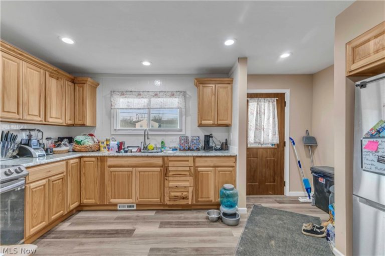 11179 Madison Road, Huntsburg, OH - Photo 8