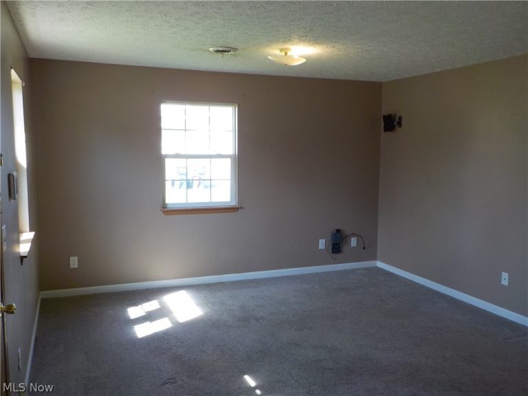 5027 Clifton Avenue, Lorain, OH - Photo 2