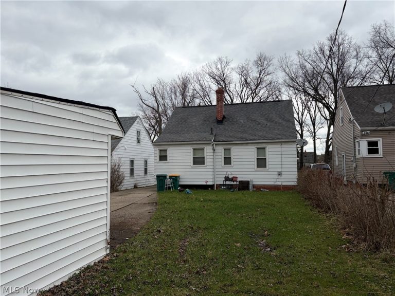 14112 Krems Avenue, Maple Heights, OH - Photo 3
