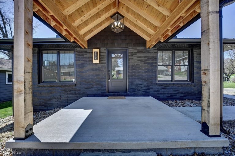 212 High Street, Dover, OH - Photo 3