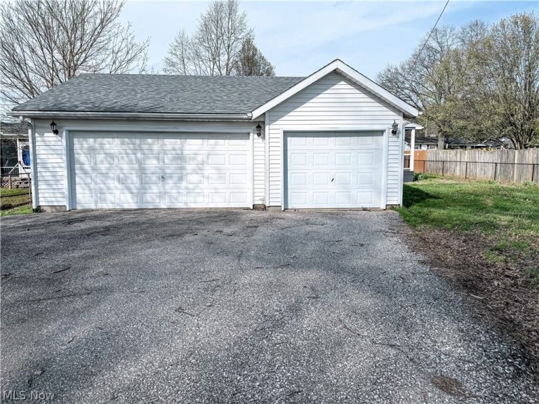 1312 12th Street, Vienna, WV - Photo 2