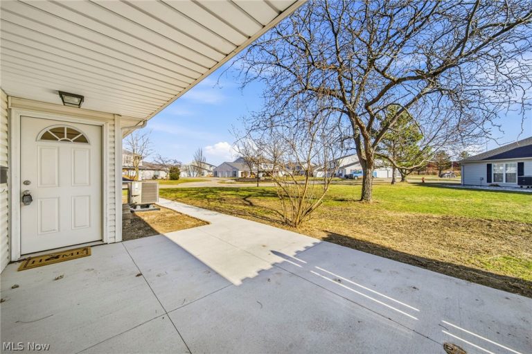 7981 Carriage Circle #B, Mentor, OH - Photo 3