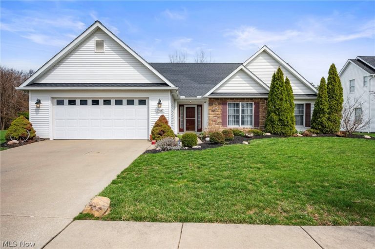 39292 Camelot Way, Avon, OH - Photo 2
