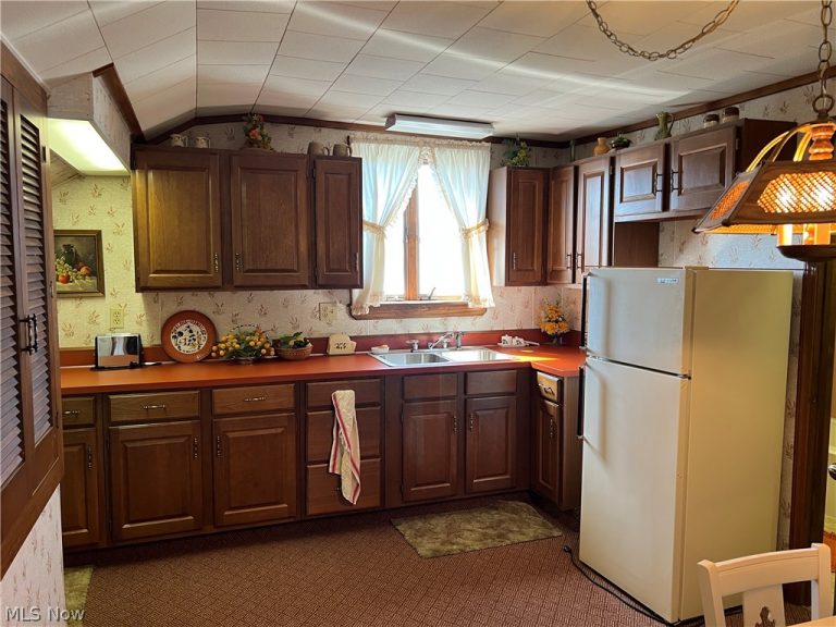 984 Main Street, Sugarcreek, OH - Photo 4