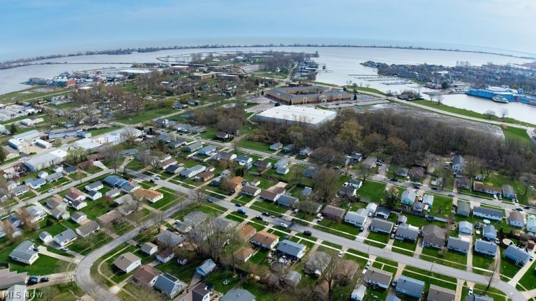 1310 Larchmont Drive, Sandusky, OH - Photo 2
