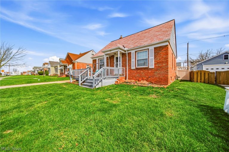 279 327th Street, Willowick, OH - Photo 2