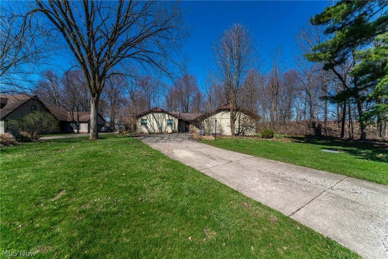 19717 Sagamore Road, Walton Hills, OH - Photo 3