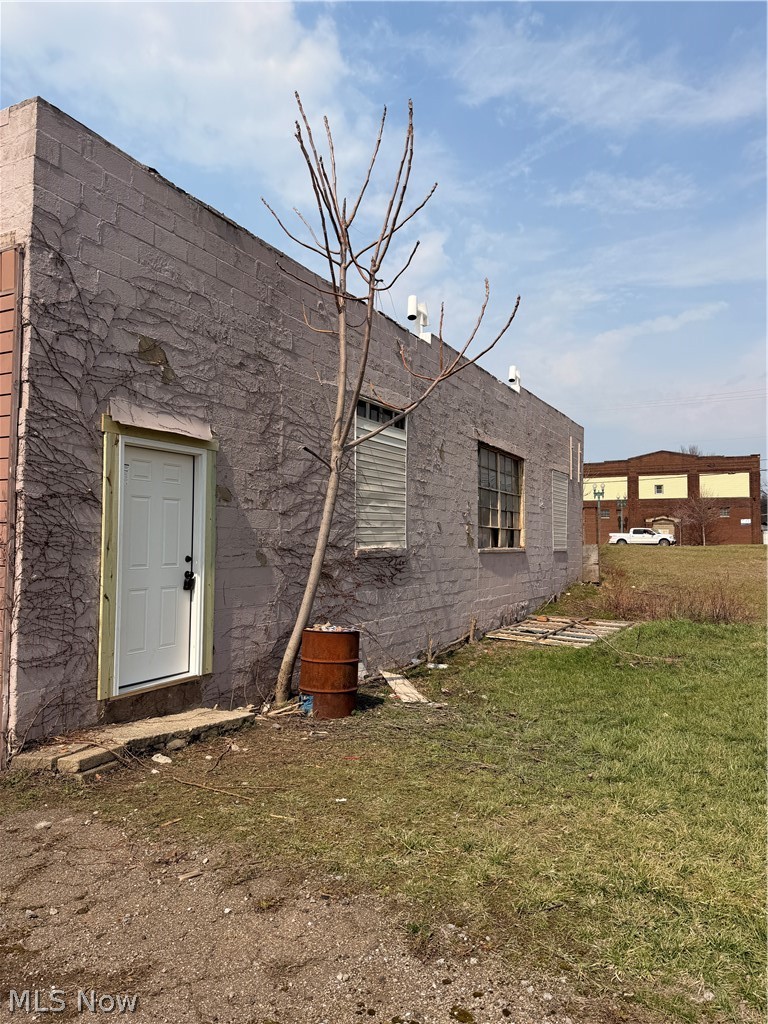 519 Hartung Place, Canton, OH - Photo 3