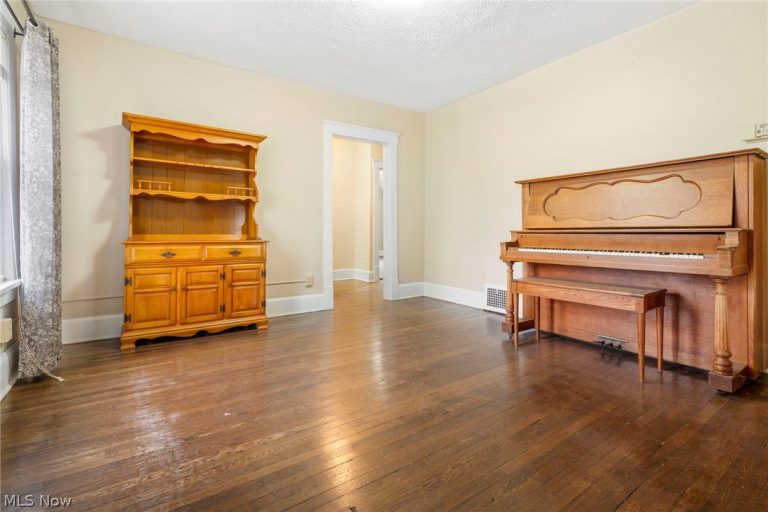 2112 Iris Court, Canton, OH - Photo 5