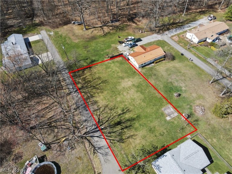17972 Davis Road, Lake Milton, OH - Photo 2