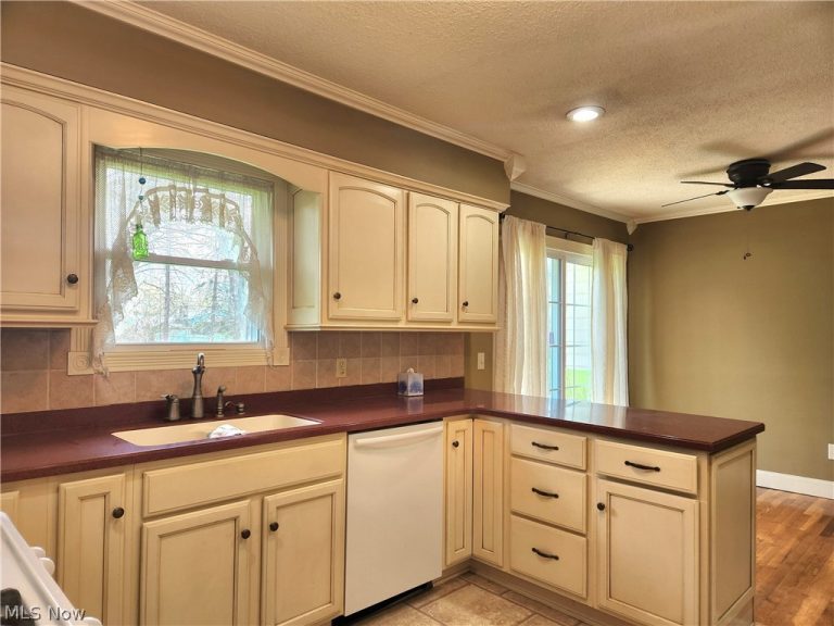 7068 Woodell Avenue, Canton, OH - Photo 3