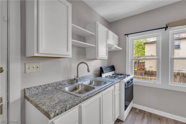 15816 Grovewood Avenue, Cleveland, OH - Photo 3