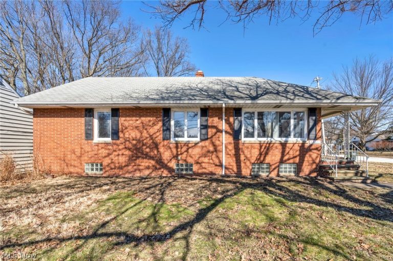 25641 Glenbrook Boulevard, Euclid, OH - Photo 2