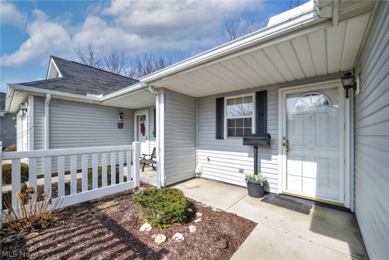 30640 Jasmine Court #61B, North Olmsted, OH - Photo 3