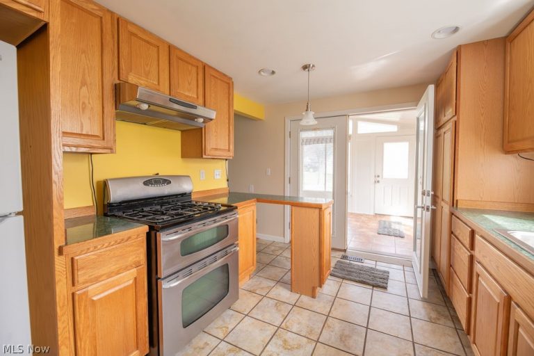 602 Frost Road, Streetsboro, OH - Photo 4