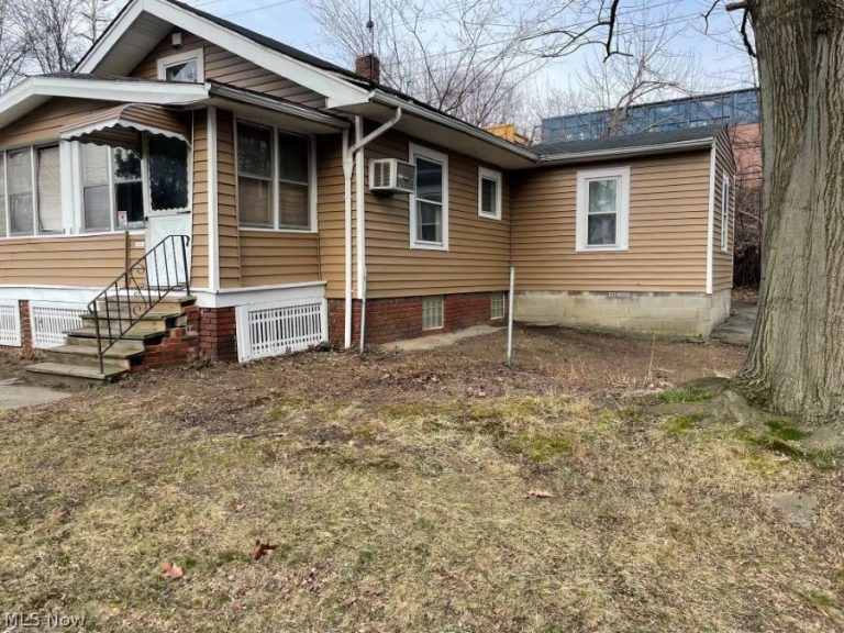 875 131st Street, Cleveland, OH - Photo 2