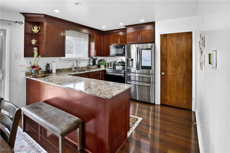 2448 Kermit Avenue, Akron, OH - Photo 6