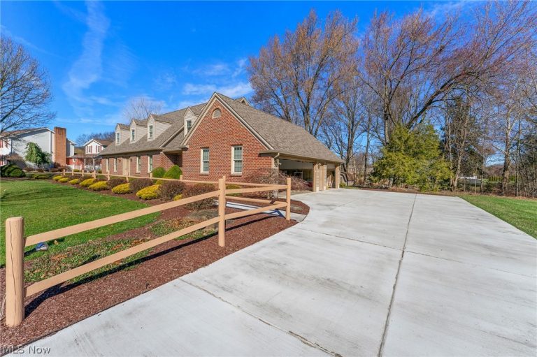 3600 Fawn Drive, Canfield, OH - Photo 4