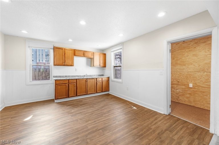 9610 Edmunds Avenue, Cleveland, OH - Photo 8