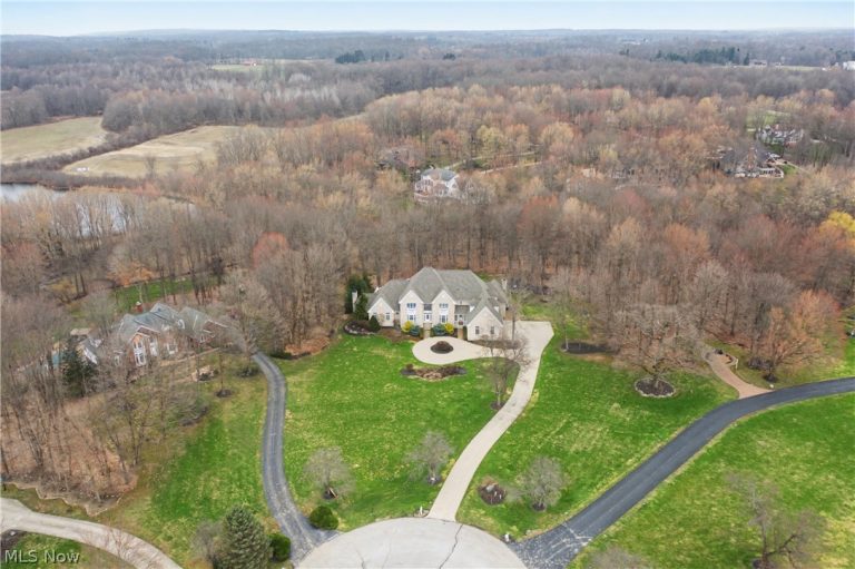 16770 Staffordshire Court, Chagrin Falls, OH, 44023