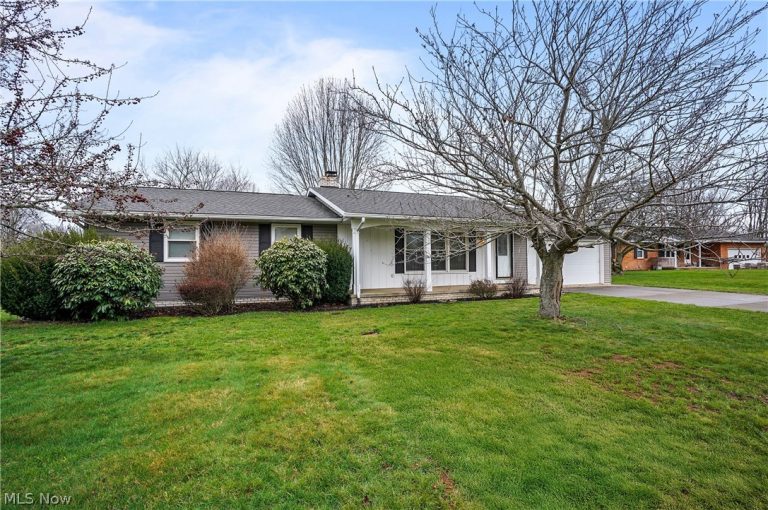 11105 Titus Avenue, Uniontown, OH - Photo 2