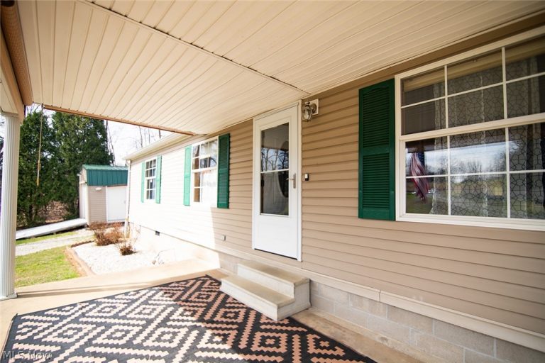13533 Emerson Avenue, Williamstown, WV - Photo 3