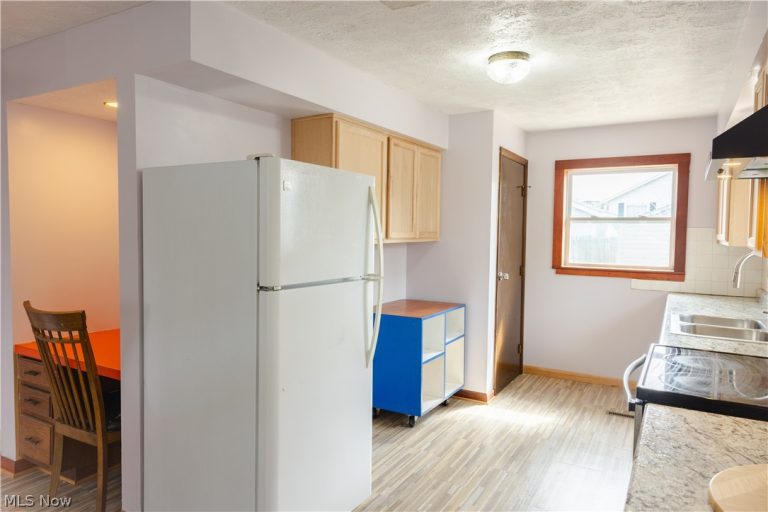 1177 Neptune Avenue, Akron, OH - Photo 4