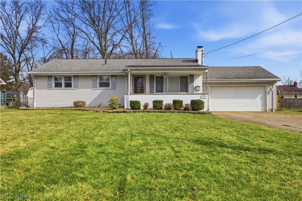 923 Kirwan Drive, Youngstown, OH