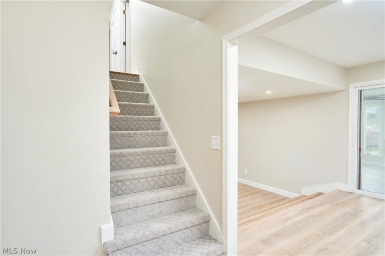 292 Wren Way, Medina, OH - Photo 5