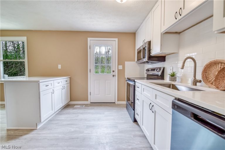 6996 Roe Boulevard, Madison, OH - Photo 8