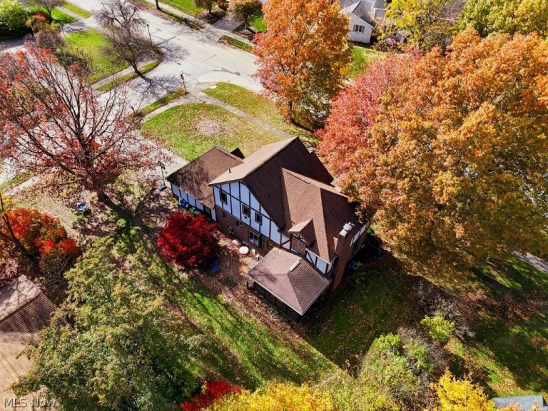 951 Azalea Boulevard, Barberton, OH - Photo 3