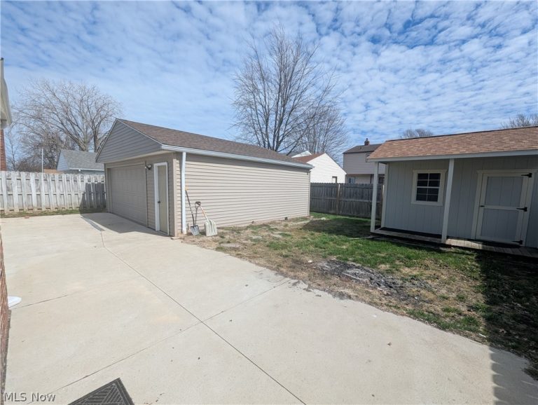 1045 347th Street, Eastlake, OH - Photo 8