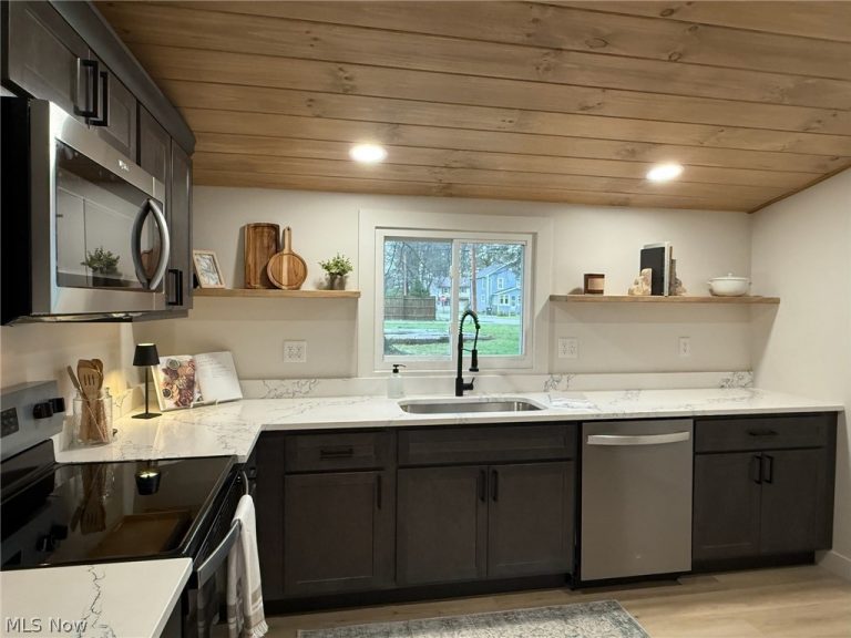 1986 Carolina Street, Dover, OH - Photo 2