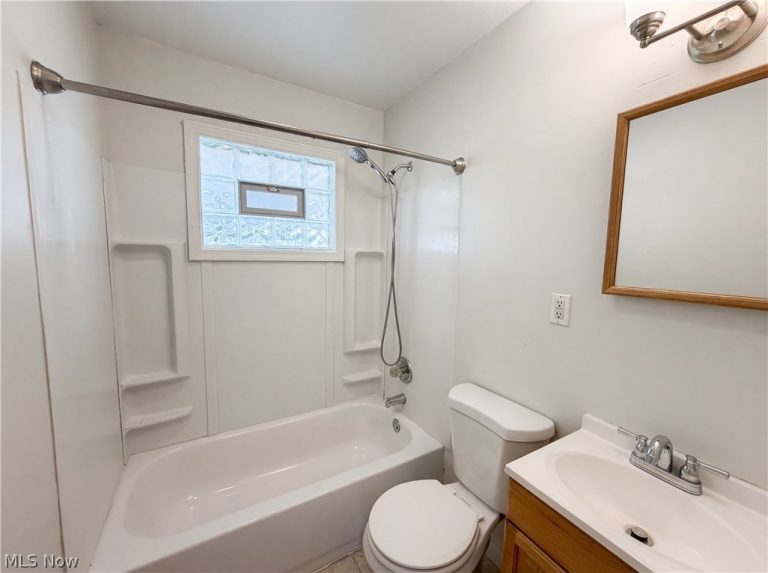 409 Wesley Avenue, Elyria, OH - Photo 6