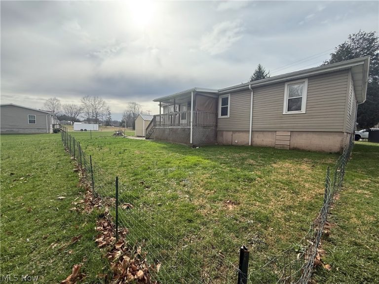 2375 Elizabeth Pike, Mineral Wells, WV - Photo 6