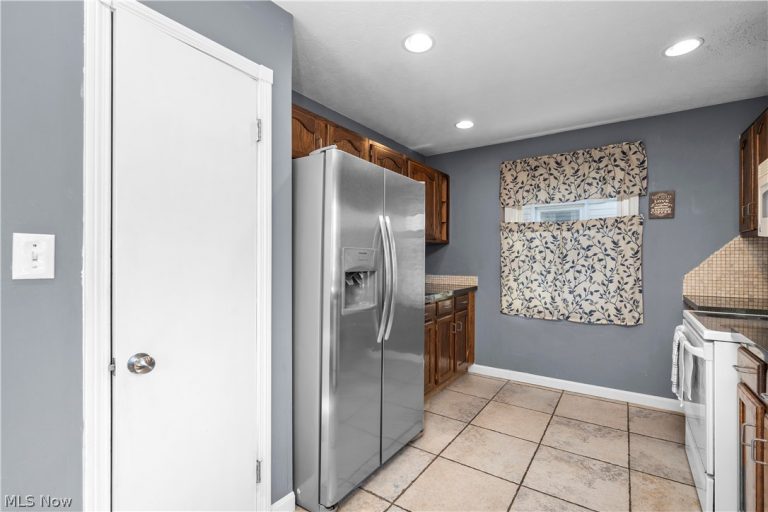 6017 Hodgman Drive, Parma Heights, OH - Photo 4