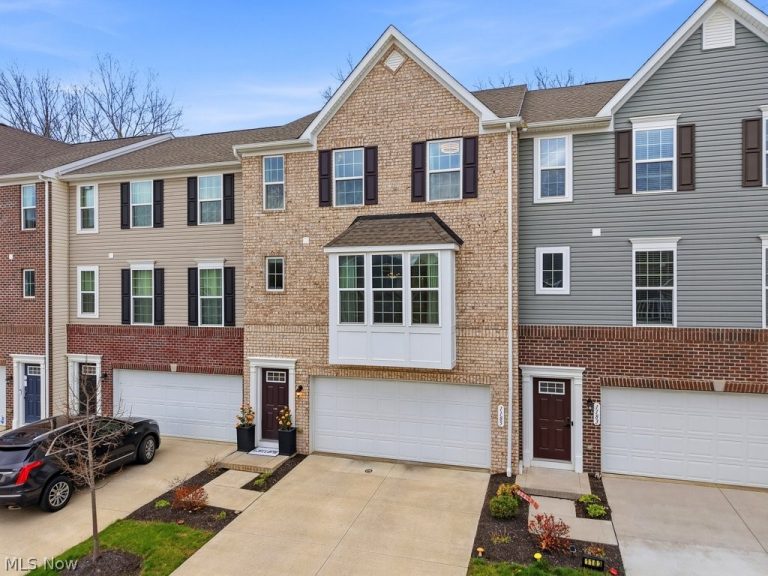 1185 Bean Lane, Cuyahoga Falls, OH - Photo 2