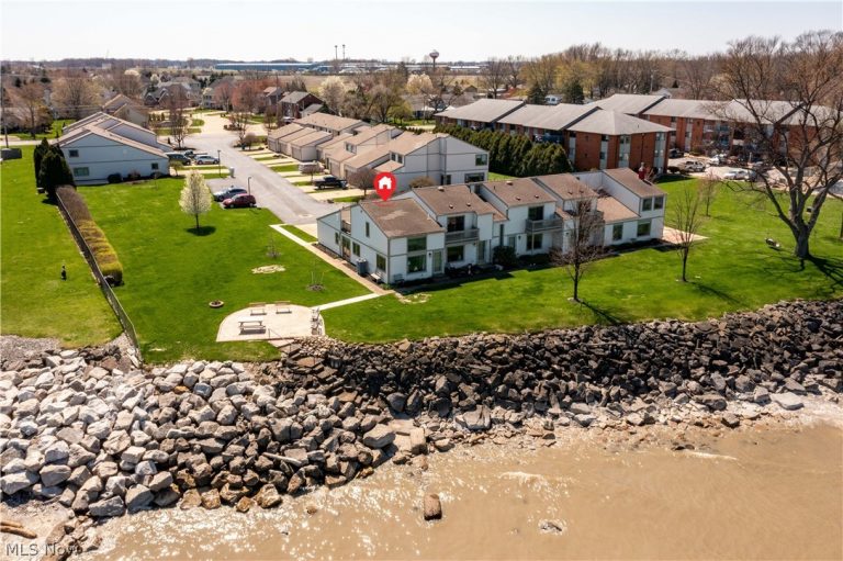 1371 Cleveland Road #E, Huron, OH - Photo 8