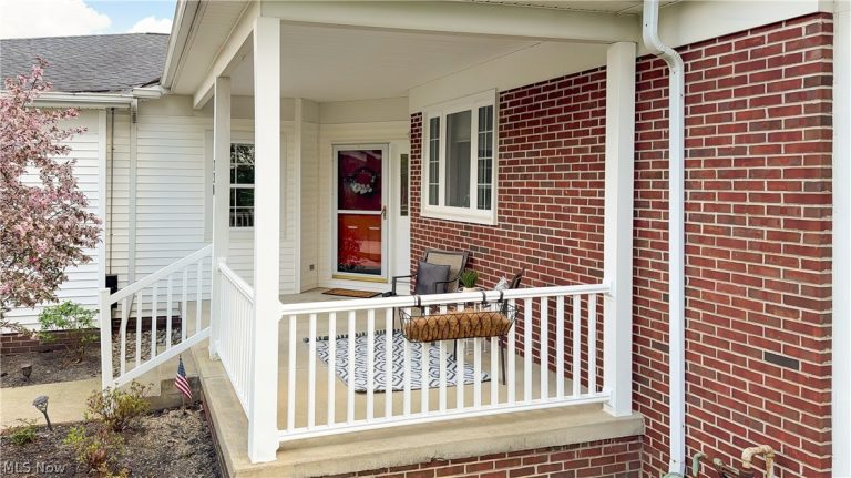 730 Woodlake Drive, Aurora, OH - Photo 2