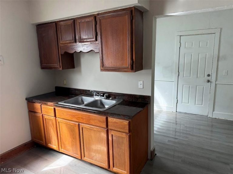 4464 28th Street, Cleveland, OH - Photo 3