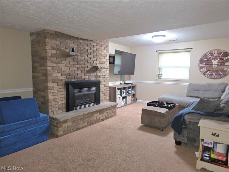 67 Suzanne Street, Washington, WV - Photo 3