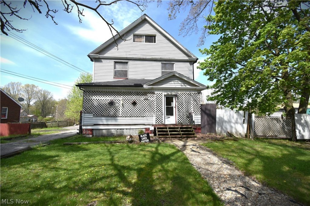 1612 Jacobs Road, Youngstown, OH