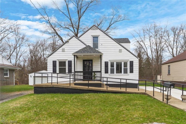 2526 Stocker Avenue, Youngstown, OH - Photo 2