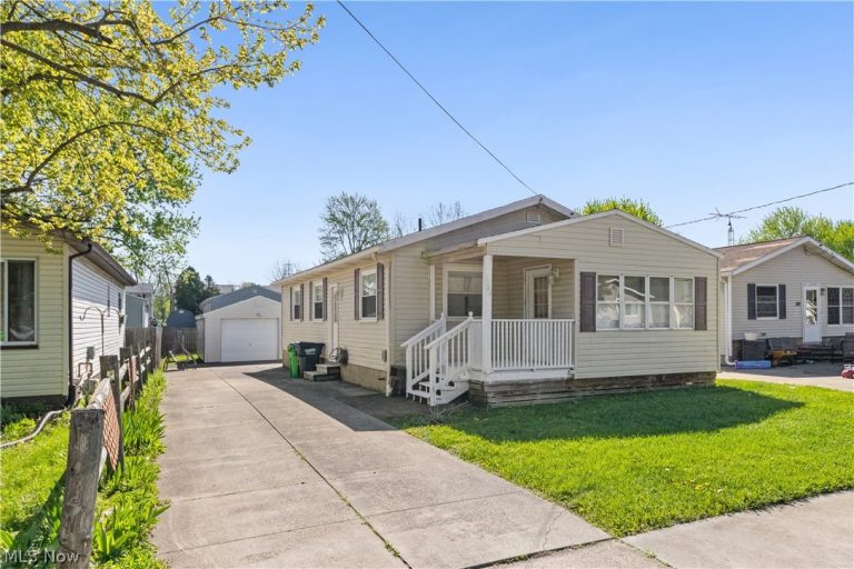 331 Elmwood Avenue, Barberton, OH - Photo 2