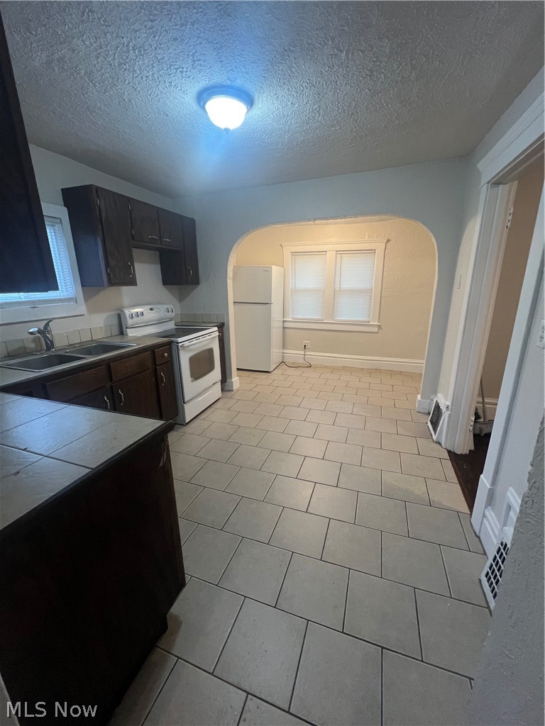 716 Grace Avenue, Akron, OH - Photo 6