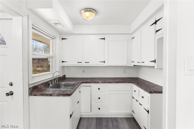 368 Erskine Avenue, Boardman, OH - Photo 8