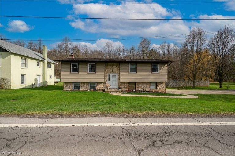 390 Ross Drive, Waynesburg, OH, 44688