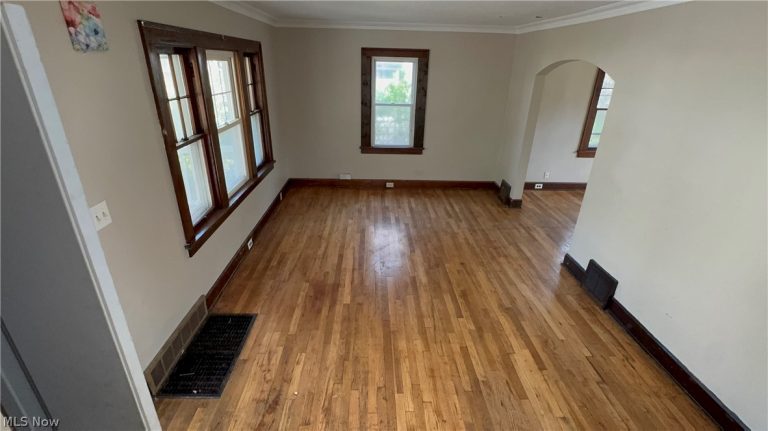 1075 177th Street, Cleveland, OH - Photo 5